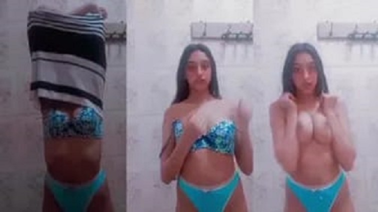 موزة اندر ايدج في حالة هيجان في الحمام بتقلع وتوريك جسمها المنحوت