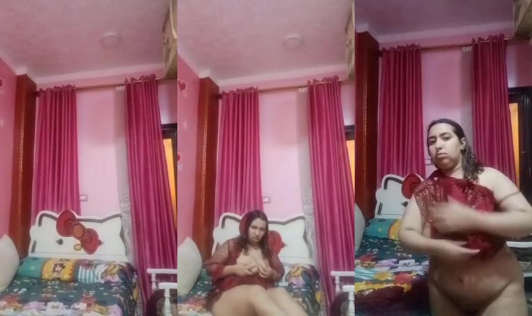 فلاحة مصرية بتتصور على سريرها وهي هيجانة على الاخر